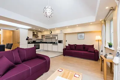Image de Luxe 2 Bdrm avec balcon près de Temple Bar