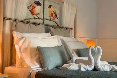 Image de Maison moderne et romantique avec grand jardin pour se détendre