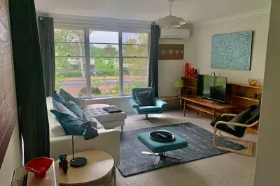 Image de Beaautiful appartement privé / maison de ville à distance de marche de la ville de Canberra
