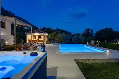 Image de Villa Beybe with Jacuzzi, a private 50sqm pool, Billiard, free Wifi, 3 bedrooms