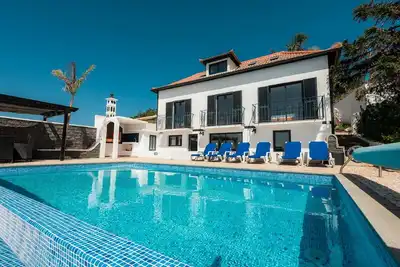 Image de Blue Sea Villa. Calheta. Vue mer panoramique Silencieux. Climatisation. Parking. Wifi. Jardin