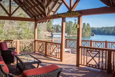 Image de 4 chambres à coucher + Den w / Queen Sleeper - 2. 5 bains - (12 personnes) & 2 étages Boat House