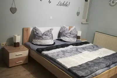 Image de GroĂźe und gemĂĽtliche Ferienwohnung mit ĂĽberdachtem Freisitz und Garten