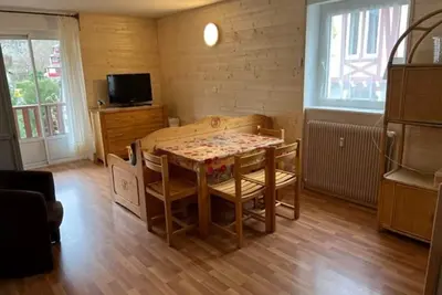 Image de Charmant T2 au Centre de Brides-les-Bains avec Balcon, Parking et Wifi