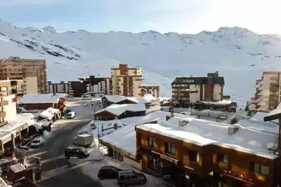 Image de Spacieux 6 Personnes, Moderne Avec Vue Dominante