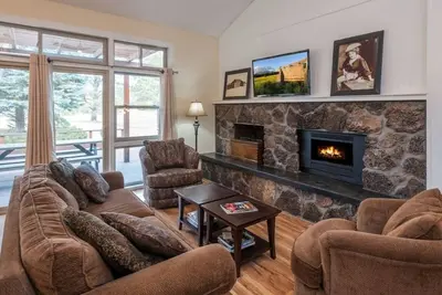 Image de Oakmont Place-Luxury Townhouse sur le 9e vert