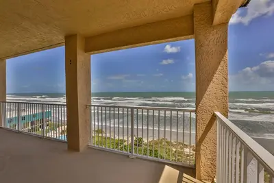 Image de Spacieux 3 chambres / 3 salles de bain condo Oceanfront, distance de marche de Flagler