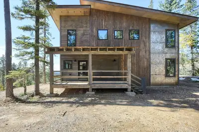 Image de Nouvelle cabine unique avec une vue imprenable sur les Black Hills et le bain Ă remous!
