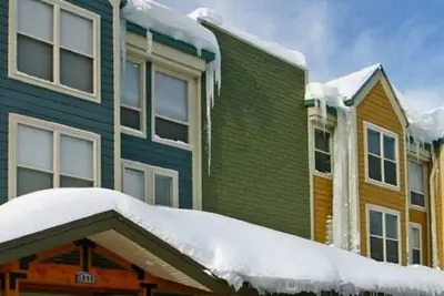 Image de À quelques pas de l'ascenseur de la ville principale! 2br / 2b Idéal pour le voyage de ski du 17 au 24 janvier (Uniquement