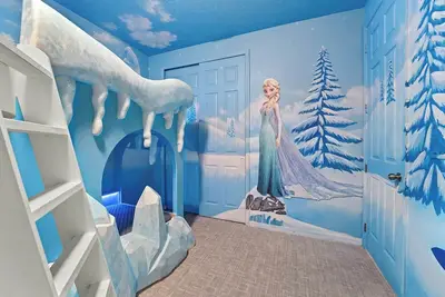 Image de Disney Design dans une villa privée haut de gamme avec piscine et salles de jeux
