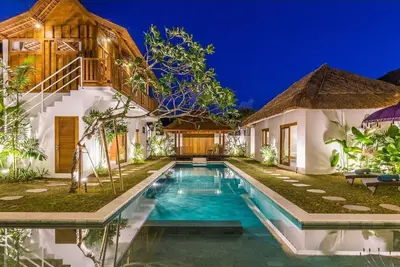 Image de 2 nouvelles villas connectées dans la rue Seminyak