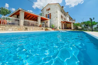 Image de Piscine chauffée, excursions en bateau gratuites, barbecue, WiFi, vélos, tennis de table
