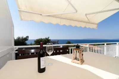Image de Apartments Villa Ana Dingač - Appartement 2 Chambres avec Balcon et Vue sur la Mer (Appartement 5)
