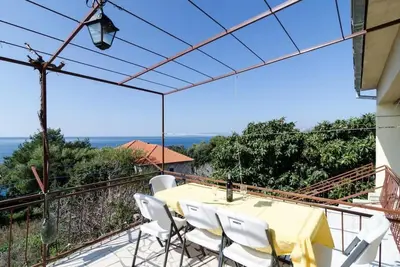 Image de Apartments Villa Ana Dingač - Appartement 4 Chambres avec Terrasse et Vue sur la Mer (Veliki)
