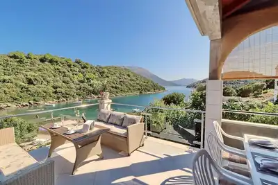 Image de Apartments Villa Cebalo Korčula - Appartement Supérieur 3 Chambres avec Terrasse et Vue sur la Mer Marko