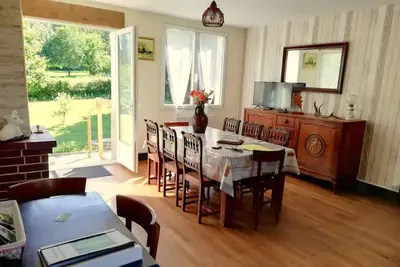 Image de Maison spacieuse avec jardin, proche activités, climatisée, vélos, et lits faits à l'arrivée