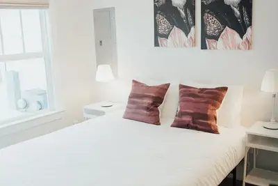Image de Calme, Propre 2bed Cottage minutes Ă FedEx Forum