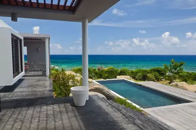 Villa moderne en bord de mer, piscine, vue à 180º sur l'océan, 3br, 3. 5ba