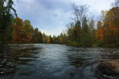 Image de Cabine de 3 chambres avec accès privé à 2000 pieds de rivière