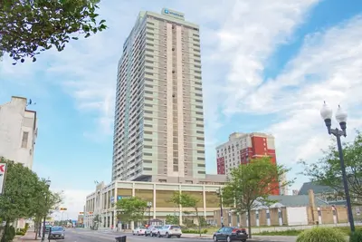 Image de Complexe hôtelier Atlantic City Boardwalk High Rise près des casinos avec piscine intérieure et bain à remous extérieur