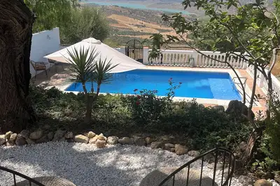 Image de Casita 1: 2 Bed, Sleeps 4 Détendez-vous au bord de la piscine surplombant le lac!