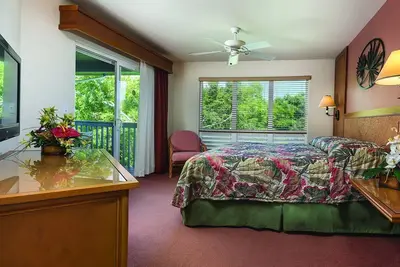 Image de Spacieux complexe de condo hawaïen avec balcon privé et accès complet à tous les services du complexe