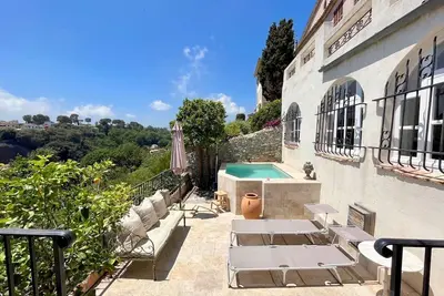 Image de Superbe maison - Rénovée: 5 chambres, piscine, clime, terrasses vue sur la mer