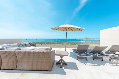 Image de ⭐️  Luxury Penthouse + Private Rooftop Terrace  + Spectacular Ocean View  &  Amenities!