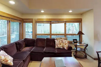 Image de Cozy 3br Vail Condo Set le long de Gore Creek - Cs13