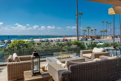 Image de Breakers Manor, à droite sur le sable CdM!
