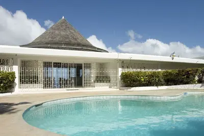 Image de High View Villa surplombant la baie de Montego