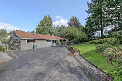 Image de Superbe maison en bord de mer avec des vues incroyables sur la montagne olympique