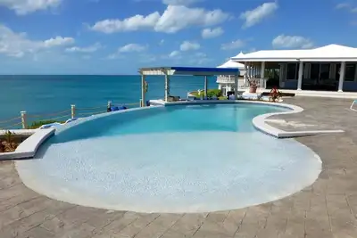 Image de Domaine Cliff-Top Avec Piscine, couchers de soleil spectaculaires, accès direct dans les Caraïbes