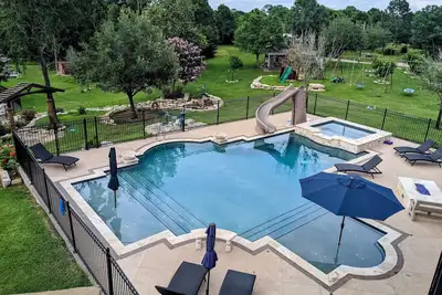 Image de Willow Run Estate, lit king size, piscine, lac