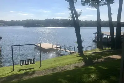 Image de Profitez de ce condo 2br / 2ba sur le canal principal du lac Hamilton. Minutes du centre-ville!
