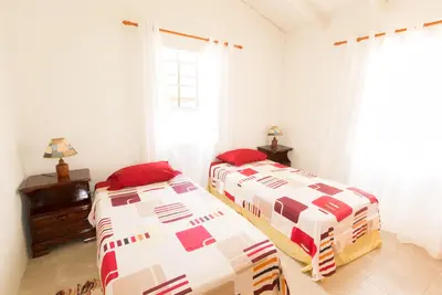Image de Tranquille appartement indépendant de 2 chambres situé sur la très animée côte sud