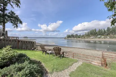 Image de Maison au bord de l'eau et maison d'hôtes sur place avec cuisine entièrement équipée, une grande terrasse et des foyers