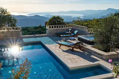 Image de Villa Runje- Stone Beauty with heated pool, jacuzzi, amazing view on Split & sea