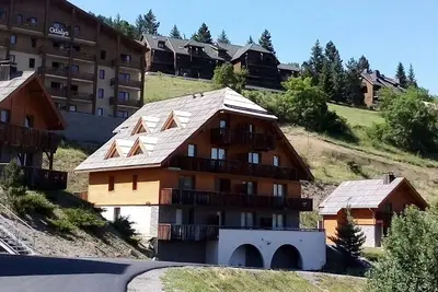 Image de 1er étage, balcon, parking, télévision, casier à ski, 21m², Pra Loup