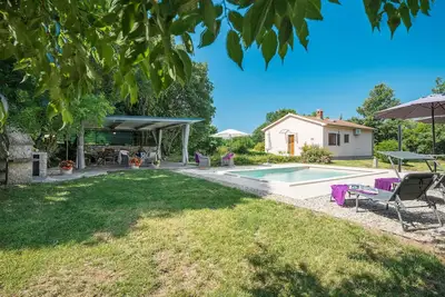Image de Superbe maison de 2 chambres à Bale