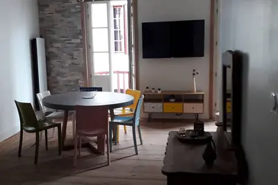 Image de Appartement T3  Cosy  Dans Le Centre  Historique, 100 M De La Plage