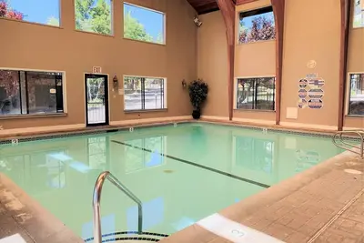 Image de Lakefront Viking Oasis: 2 Br / 2. 5 condo Ba à Big Bear Lake, pour 6 personnes