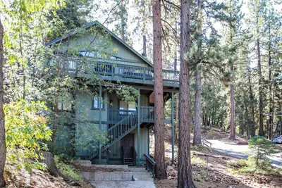 Image de Treetop Falls - 2br / 2. 5ba / Smart Tv / Neflix / Promenade en pente / Gratuit 2 heures de location de vélo / kayak