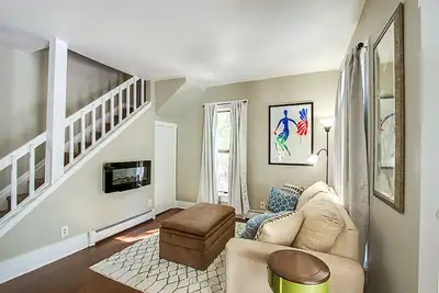 Image de Chic 2 Br au coeur de Colorado City 🔹 Emplacement privilégié🔹 76 Score de marche