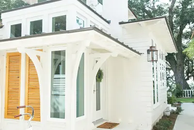 Image de Cottage élégant sur le Fairhope du centre-ville de Bluff (B)