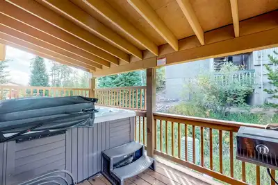 Image de Maison de montagne avec bain à remous, grill, garage et vue - à proximité des sentiers, 2 chiens Ok!