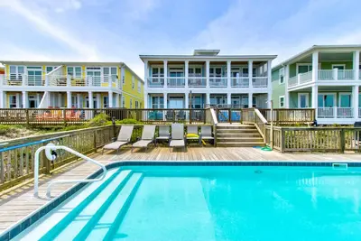 Image de Ocean Kure - Fantastique duplex en bord de mer, avec piscine, très bien situé!
