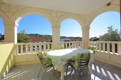 Appartement d'une chambre avec la terrasse et la vue sur le mer Baie Ostricka luka, Rogoznica (A-17086-b)