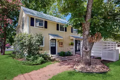 Image de Nouvelle Liste! Belle ferme à deux niveaux avec vue sur le jardin et coin repas extérieur