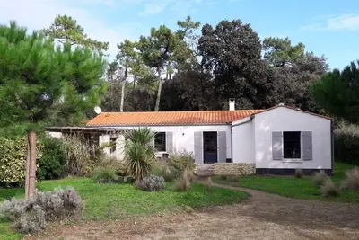 Image de Villa de standing à 300 m plage, sur un grand terrain boisé
